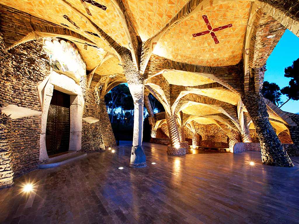 Cripta de Gaudí e Colonia Güell